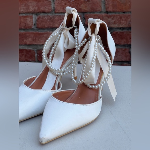 White shoes size 6.5 Korean brand Dint - Picture 3 of 3